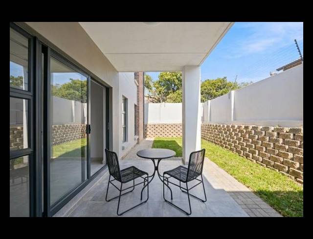 3 BEDROOM APARTMENT FOR SALE IN BRYANSTON